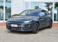 CUPRA LEON 1.5 davanti al punto noleggio di Salvia Auto