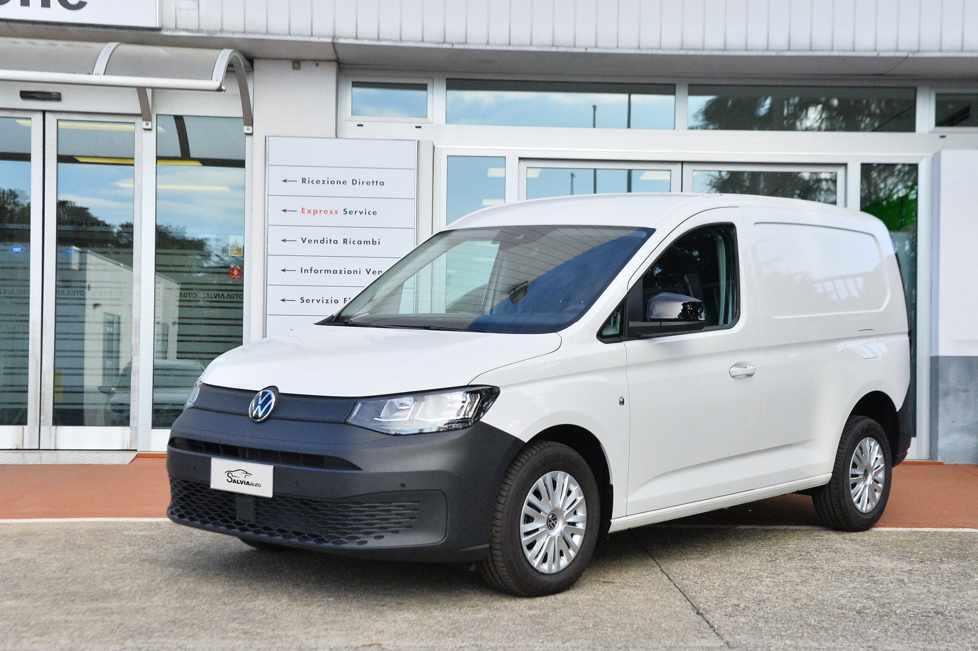 Noleggia il Furgone Volkswagen Caddy per un comodo trasporto